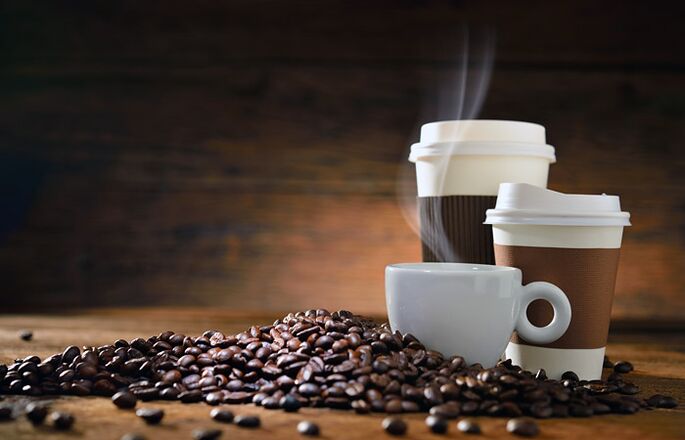 il caffè come prodotto proibito mentre si assume una vitamina per la potenza